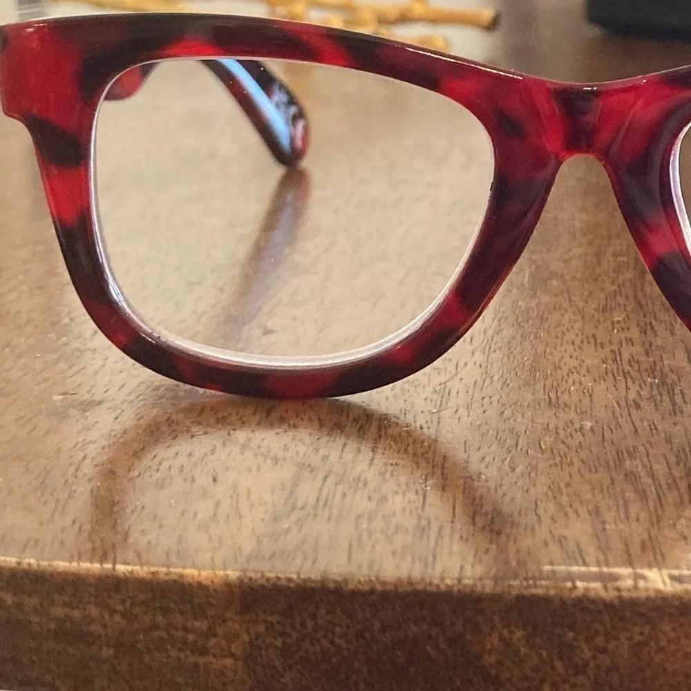 Betsey Johnson Red Tortoise Lisa Reader +2.00 NWOT